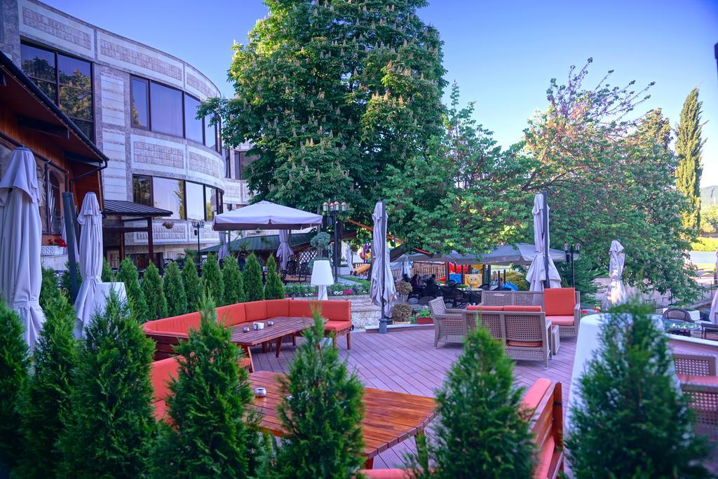 Park Hotel Stara Zagora Exteriér fotografie The hotel's terrace