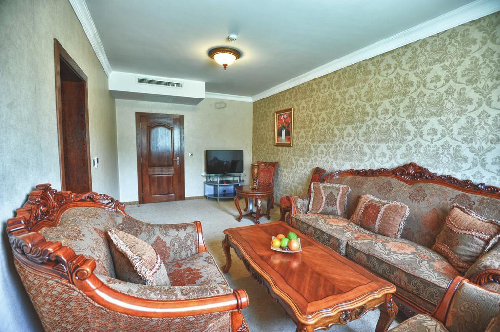 Park Hotel Stara Zagora Exteriér fotografie A living room in a typical apartment
