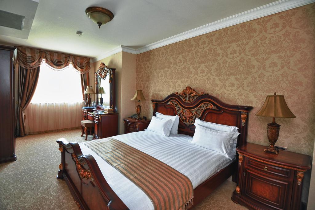 Park Hotel Stara Zagora Exteriér fotografie A bedroom in the hotel