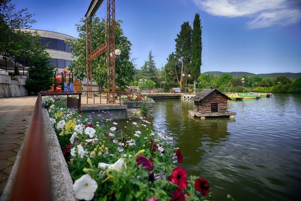 Park Hotel Stara Zagora Exteriér fotografie The lake of the town