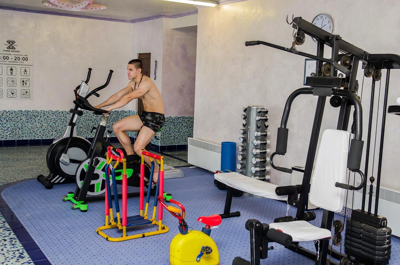 Park Hotel Stara Zagora Exteriér fotografie A man on a stationary bicycle