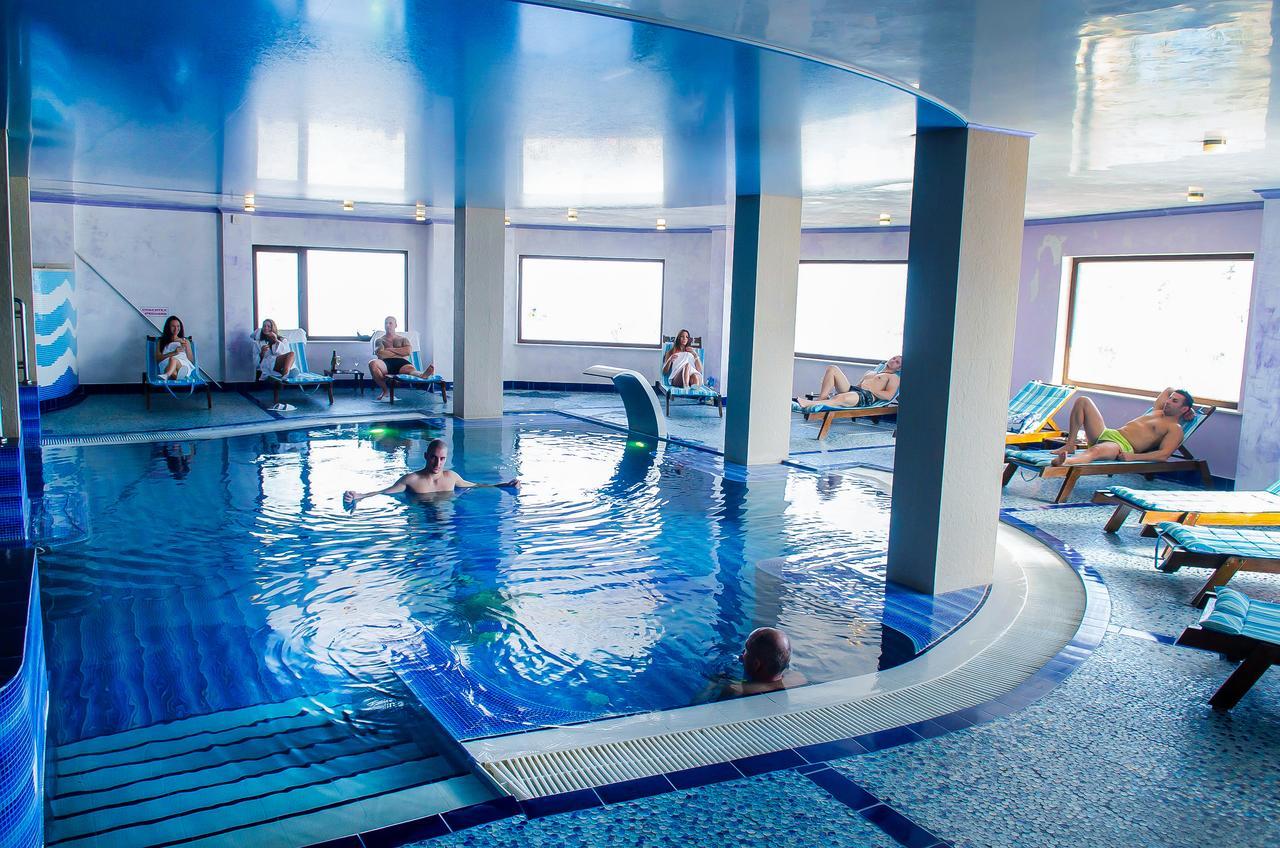 Park Hotel Stara Zagora Exteriér fotografie The swimming pool at the hotel